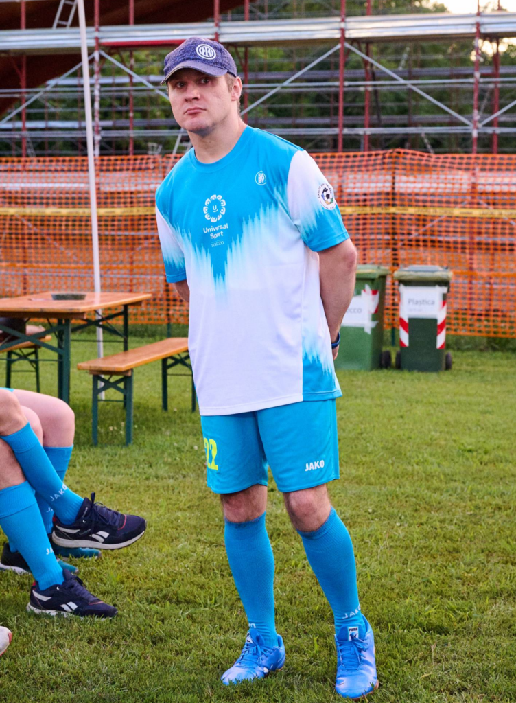 Alex De Tomasi con il suo cappello dell'Inter che aspetta prima delle premiazioni